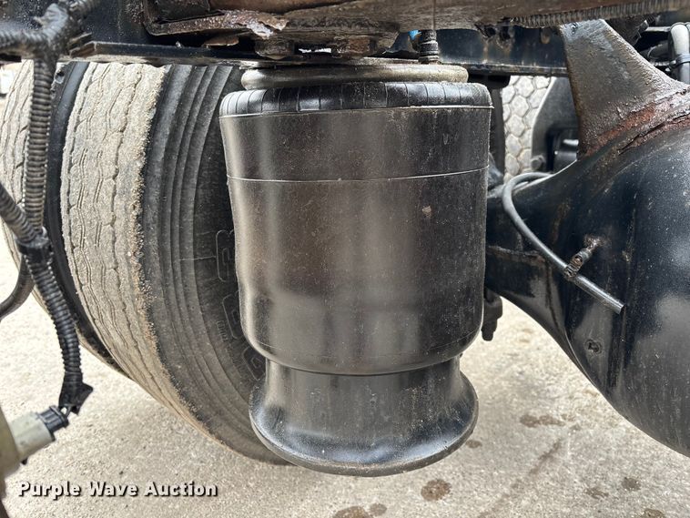 image for item FG1037 2017 Freightliner Cascadia 125 semi truck