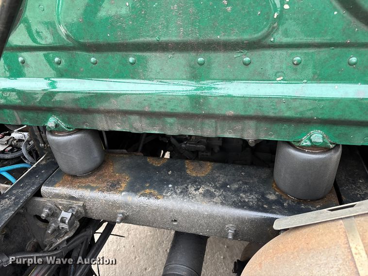 image for item FG1037 2017 Freightliner Cascadia 125 semi truck