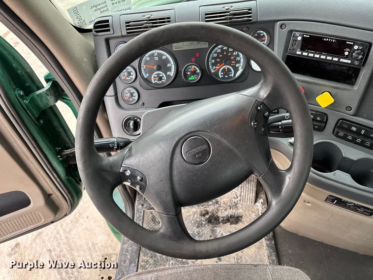 image for item FG1037 2017 Freightliner Cascadia 125 semi truck