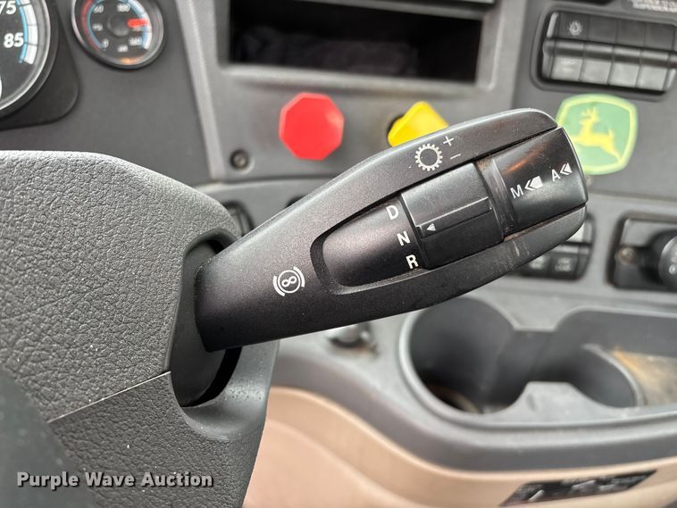 image for item FG1037 2017 Freightliner Cascadia 125 semi truck