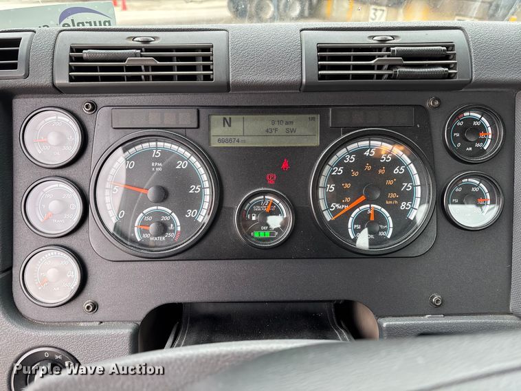 image for item FG1037 2017 Freightliner Cascadia 125 semi truck