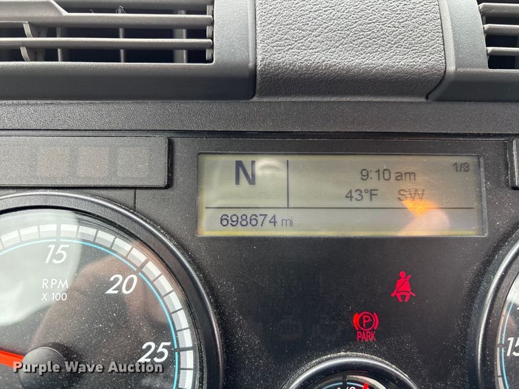 image for item FG1037 2017 Freightliner Cascadia 125 semi truck