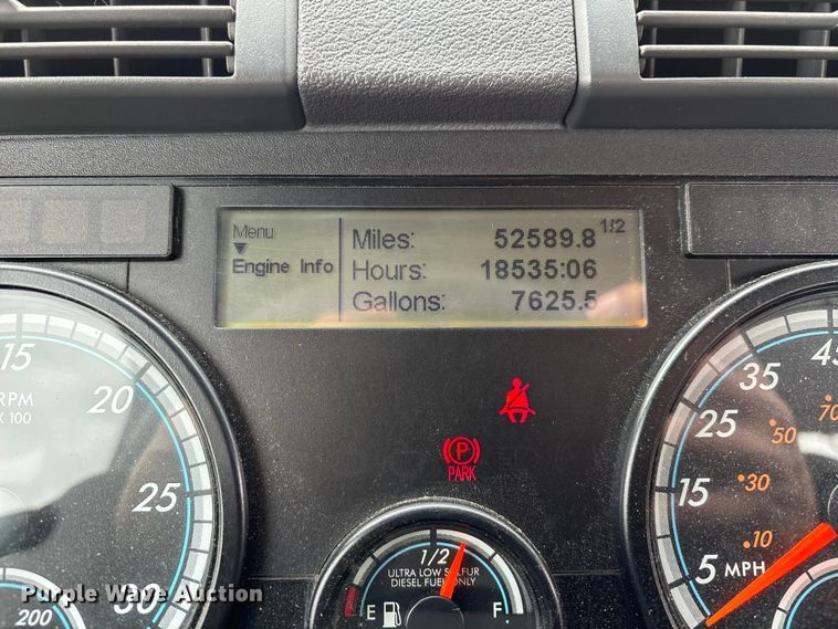 image for item FG1037 2017 Freightliner Cascadia 125 semi truck