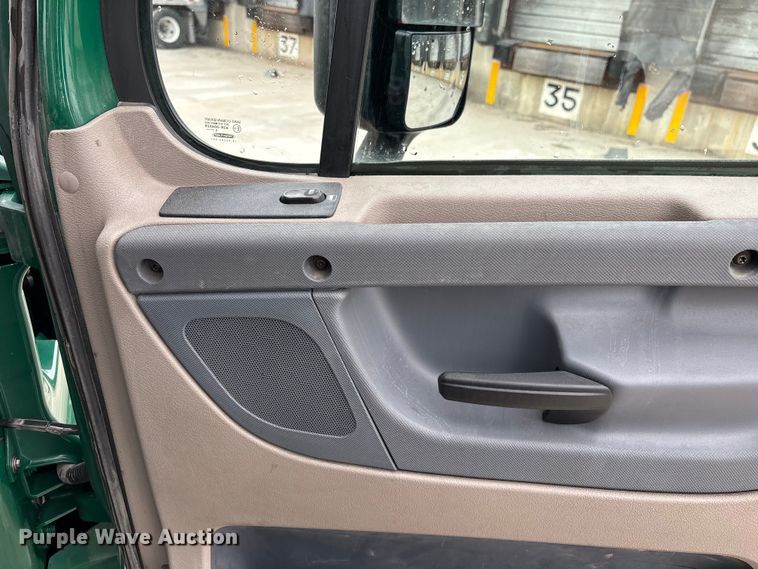 image for item FG1037 2017 Freightliner Cascadia 125 semi truck