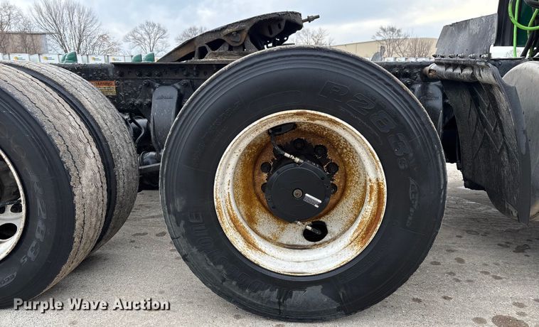 image for item FG1037 2017 Freightliner Cascadia 125 semi truck