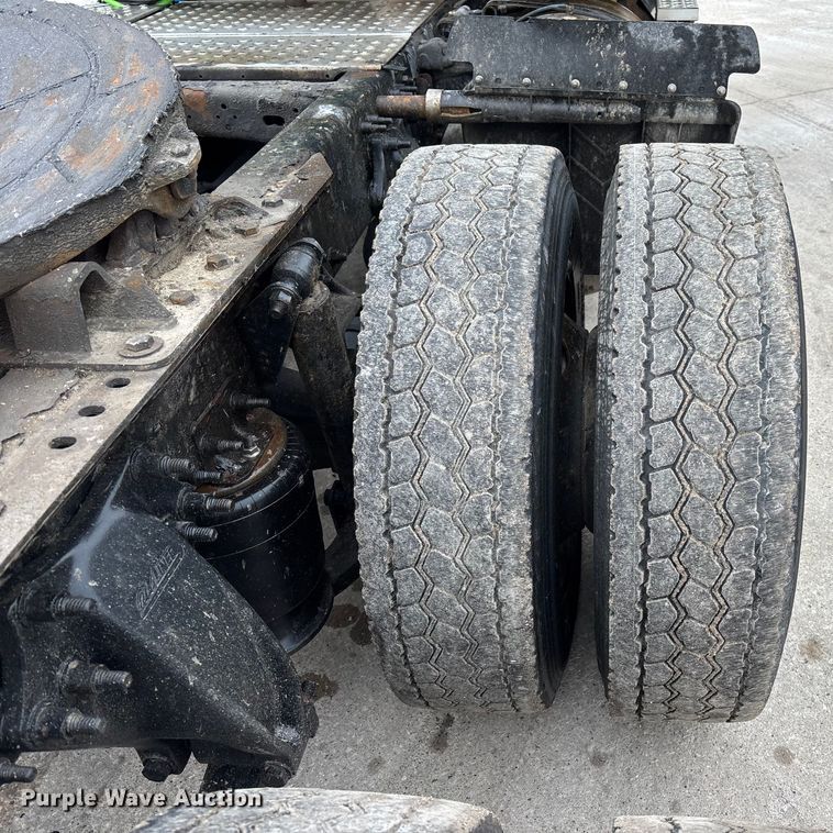 image for item FG1037 2017 Freightliner Cascadia 125 semi truck