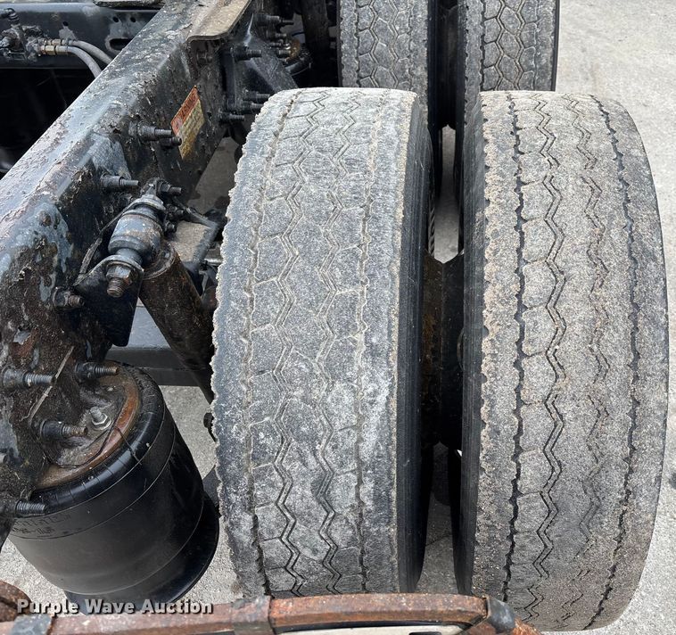 image for item FG1037 2017 Freightliner Cascadia 125 semi truck