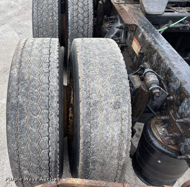 image for item FG1037 2017 Freightliner Cascadia 125 semi truck