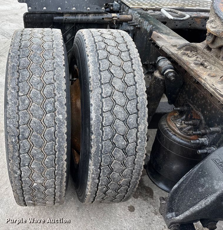 image for item FG1037 2017 Freightliner Cascadia 125 semi truck