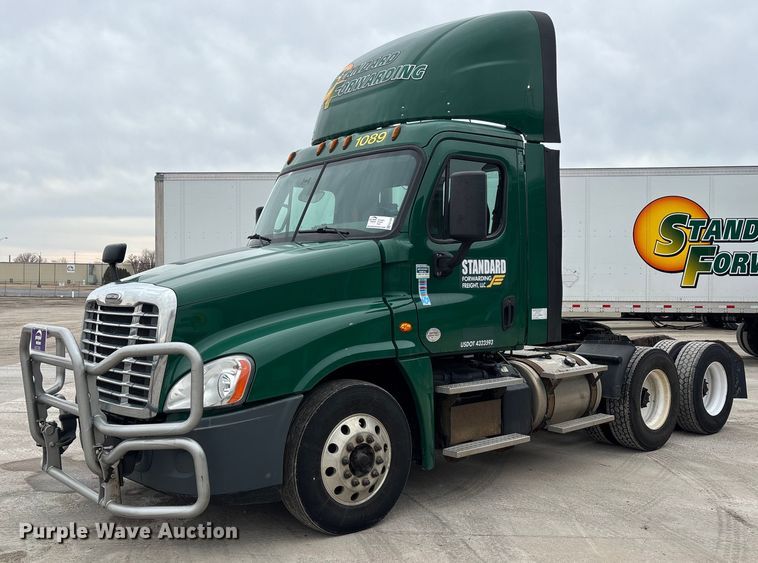 image for item FG1038 2017 Freightliner Cascadia 125 semi truck