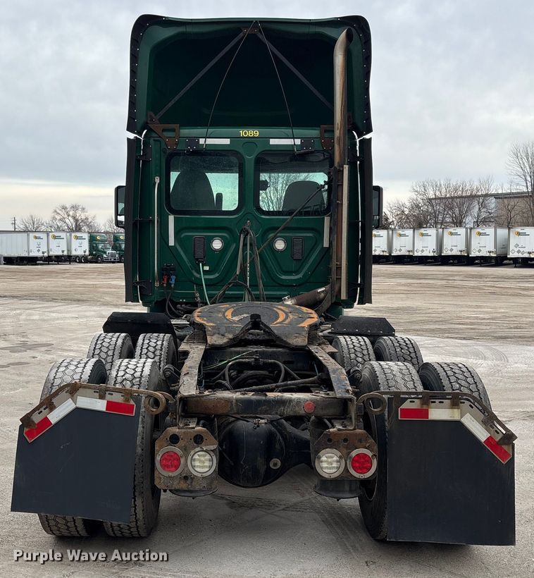 image for item FG1038 2017 Freightliner Cascadia 125 semi truck