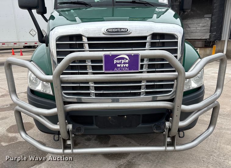 image for item FG1038 2017 Freightliner Cascadia 125 semi truck