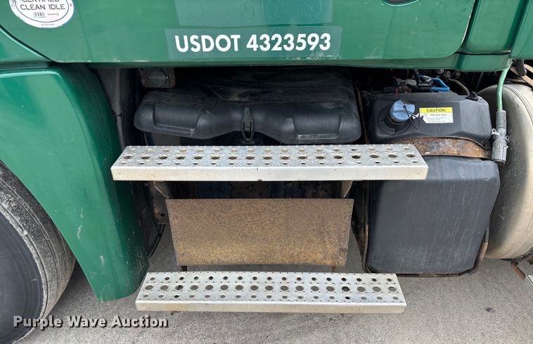 image for item FG1038 2017 Freightliner Cascadia 125 semi truck