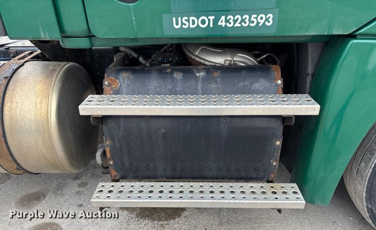 image for item FG1038 2017 Freightliner Cascadia 125 semi truck