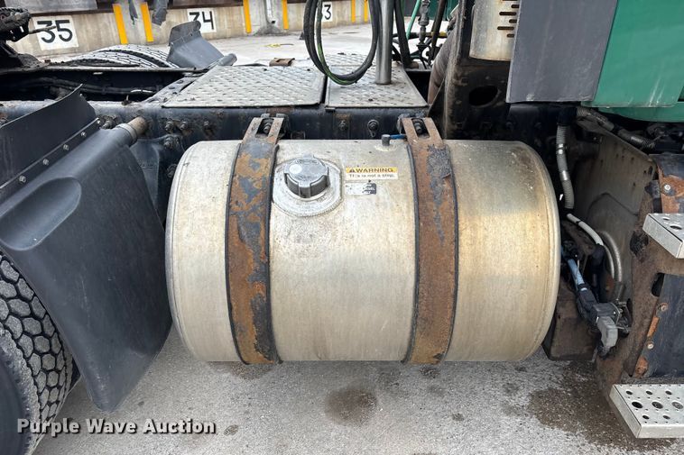 image for item FG1038 2017 Freightliner Cascadia 125 semi truck