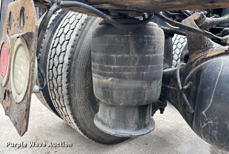 image for item FG1038 2017 Freightliner Cascadia 125 semi truck