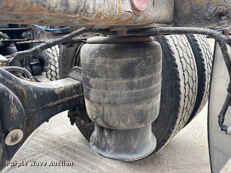 image for item FG1038 2017 Freightliner Cascadia 125 semi truck