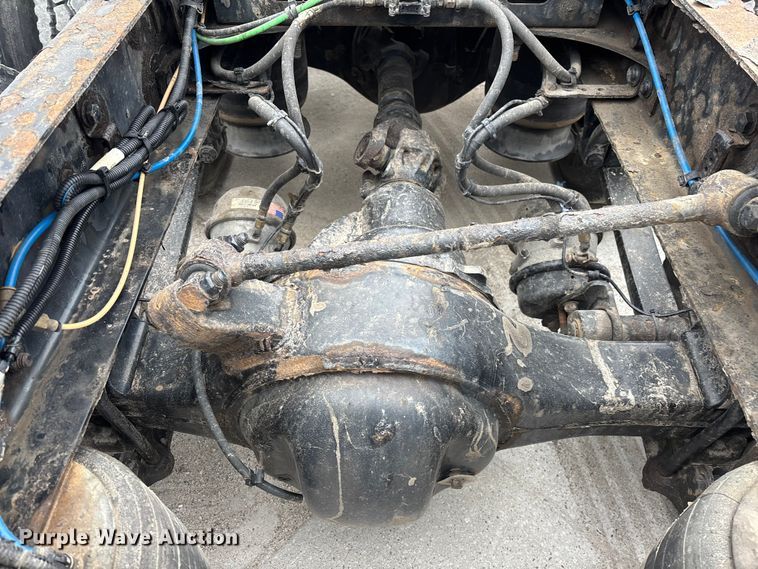 image for item FG1038 2017 Freightliner Cascadia 125 semi truck