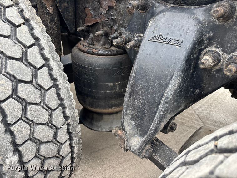 image for item FG1038 2017 Freightliner Cascadia 125 semi truck