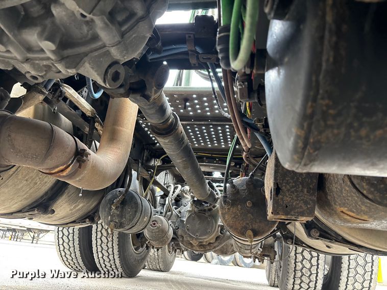 image for item FG1038 2017 Freightliner Cascadia 125 semi truck