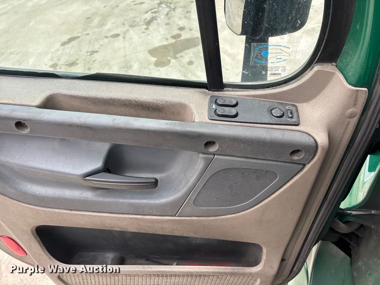 image for item FG1038 2017 Freightliner Cascadia 125 semi truck