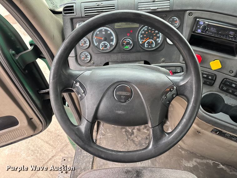 image for item FG1038 2017 Freightliner Cascadia 125 semi truck