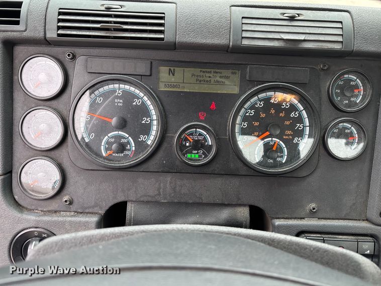 image for item FG1038 2017 Freightliner Cascadia 125 semi truck