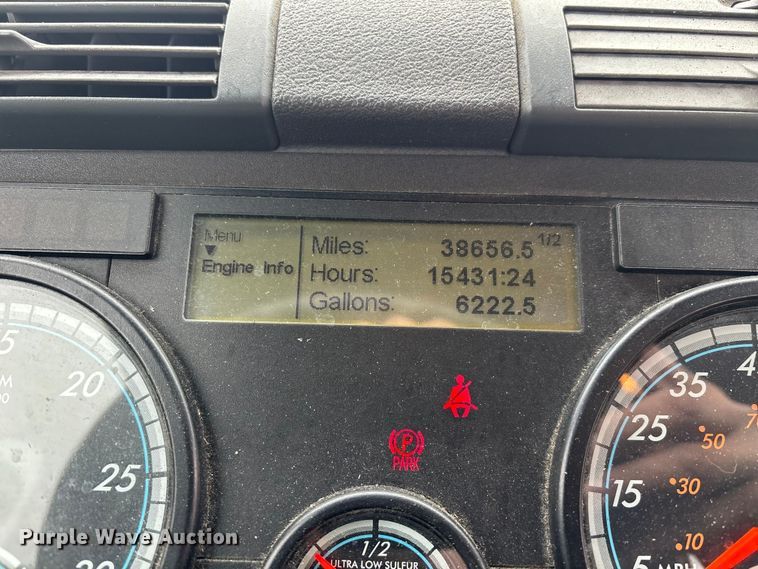 image for item FG1038 2017 Freightliner Cascadia 125 semi truck