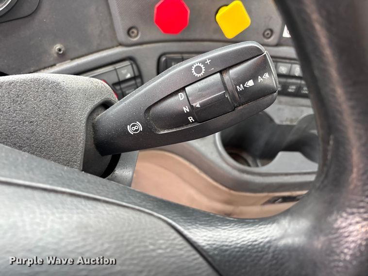 image for item FG1038 2017 Freightliner Cascadia 125 semi truck