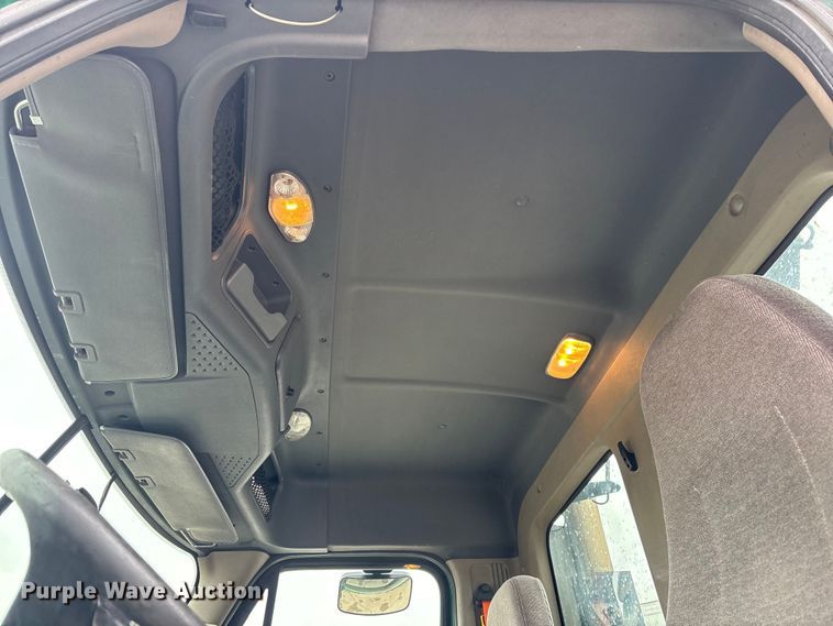 image for item FG1038 2017 Freightliner Cascadia 125 semi truck