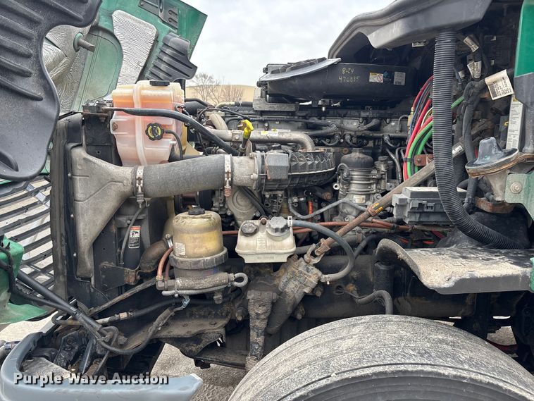 image for item FG1038 2017 Freightliner Cascadia 125 semi truck