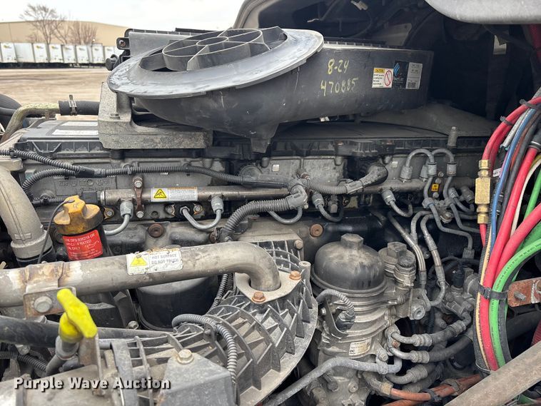 image for item FG1038 2017 Freightliner Cascadia 125 semi truck