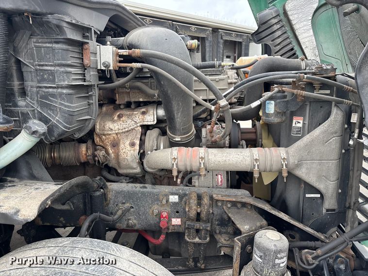 image for item FG1038 2017 Freightliner Cascadia 125 semi truck