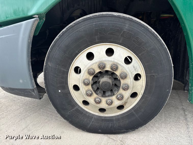 image for item FG1038 2017 Freightliner Cascadia 125 semi truck