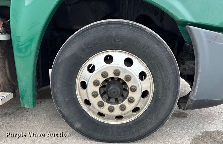 image for item FG1038 2017 Freightliner Cascadia 125 semi truck