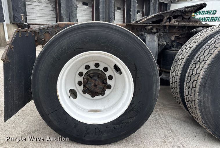 image for item FG1038 2017 Freightliner Cascadia 125 semi truck