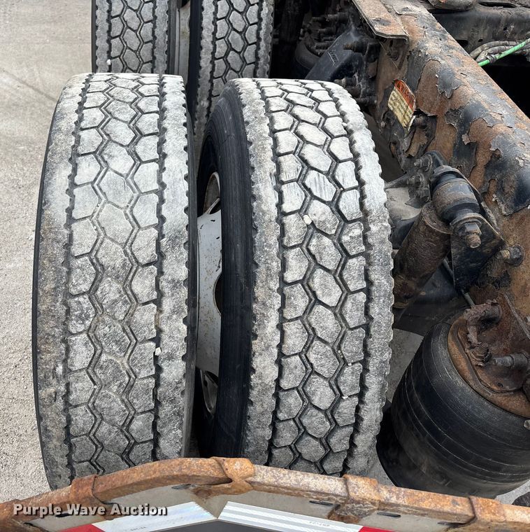 image for item FG1038 2017 Freightliner Cascadia 125 semi truck