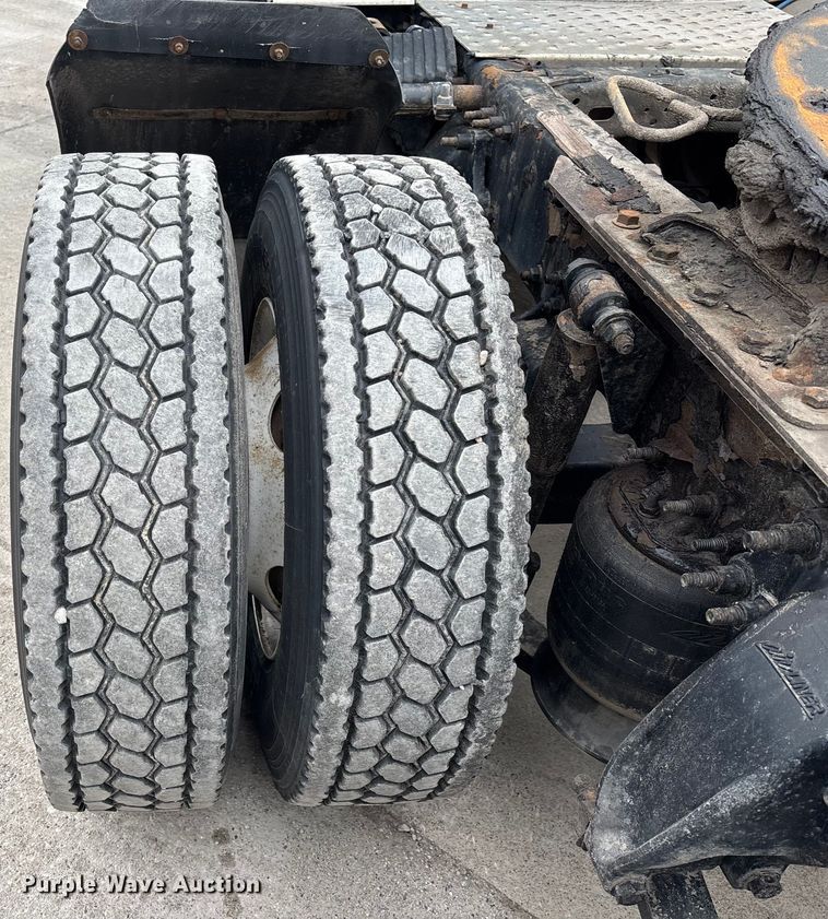 image for item FG1038 2017 Freightliner Cascadia 125 semi truck