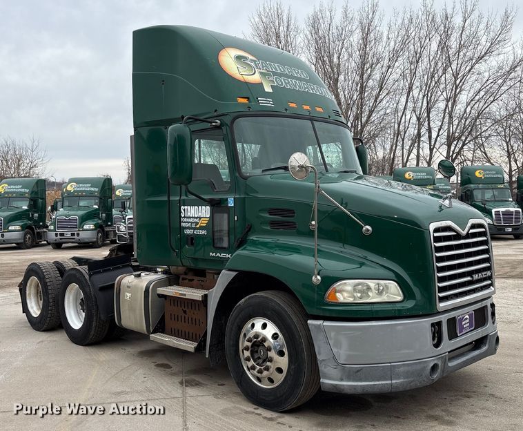 image for item FG1039 2016 Mack CXU613 semi truck