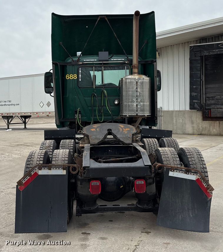 image for item FG1039 2016 Mack CXU613 semi truck