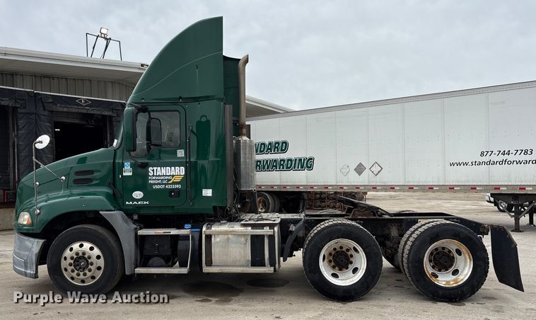 image for item FG1039 2016 Mack CXU613 semi truck
