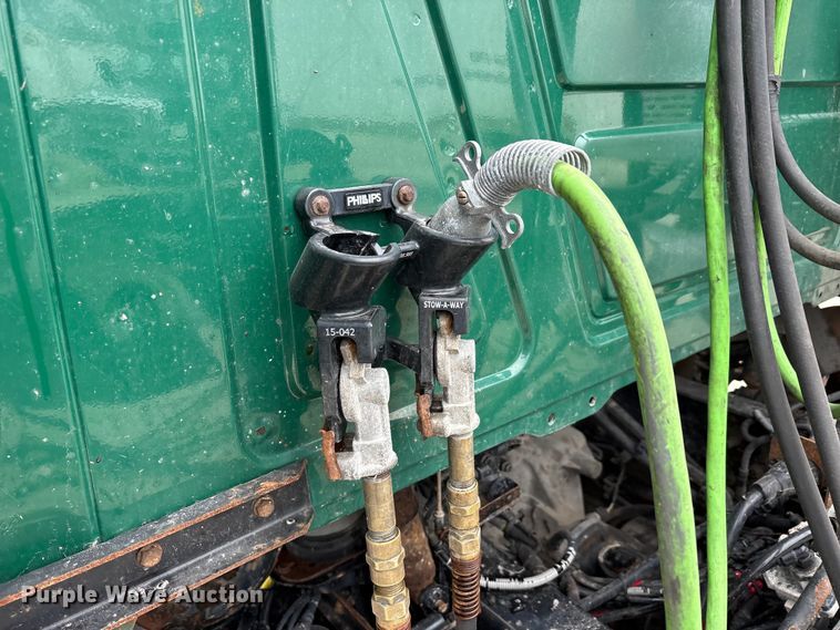 image for item FG1039 2016 Mack CXU613 semi truck