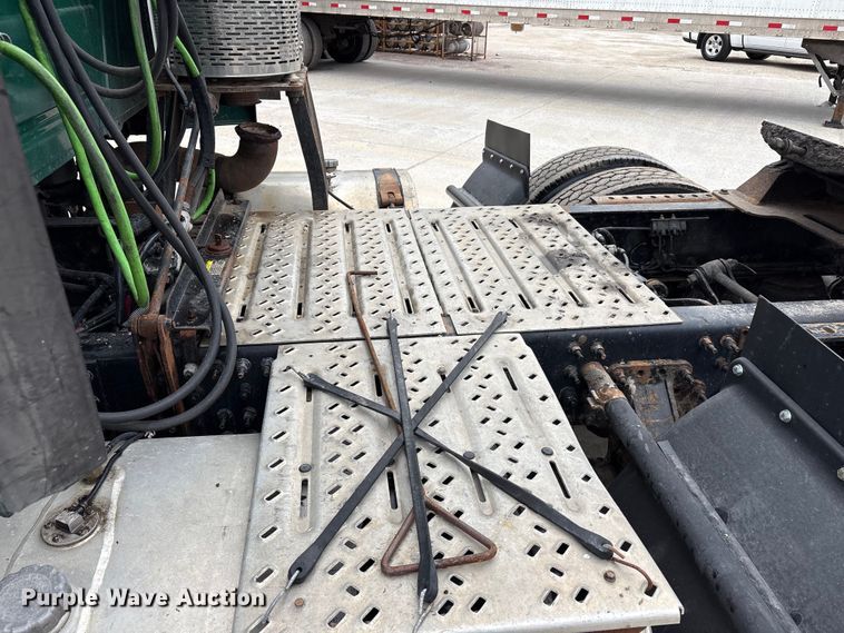 image for item FG1039 2016 Mack CXU613 semi truck