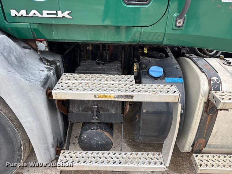 image for item FG1039 2016 Mack CXU613 semi truck