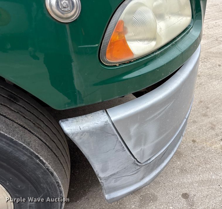 image for item FG1039 2016 Mack CXU613 semi truck