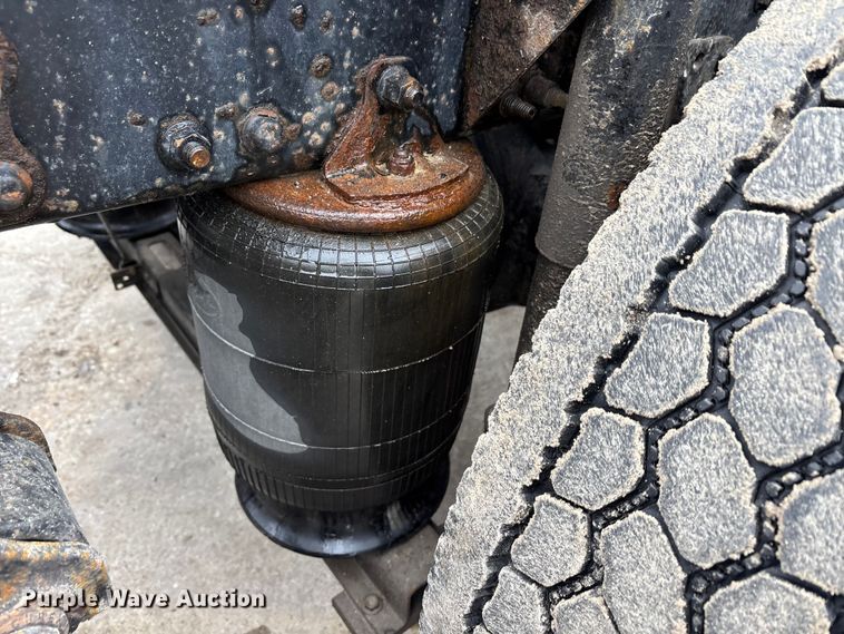 image for item FG1039 2016 Mack CXU613 semi truck