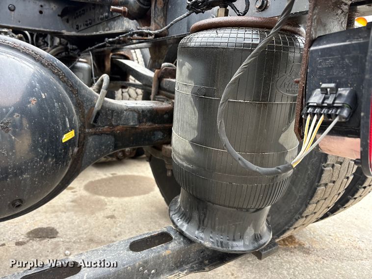 image for item FG1039 2016 Mack CXU613 semi truck