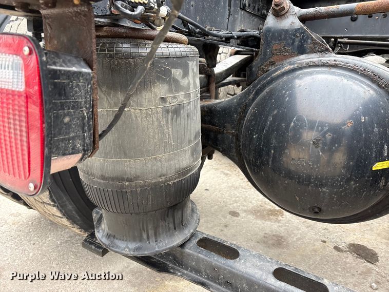 image for item FG1039 2016 Mack CXU613 semi truck