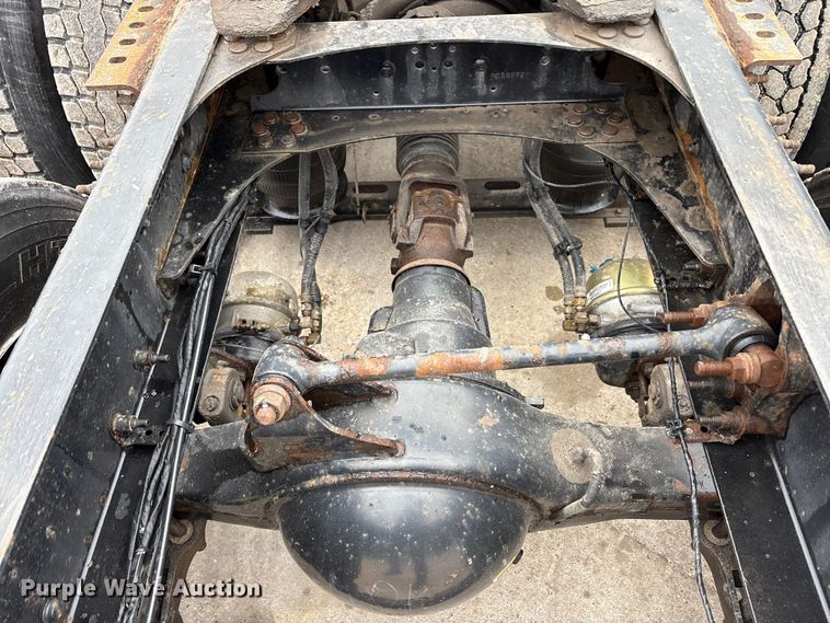 image for item FG1039 2016 Mack CXU613 semi truck