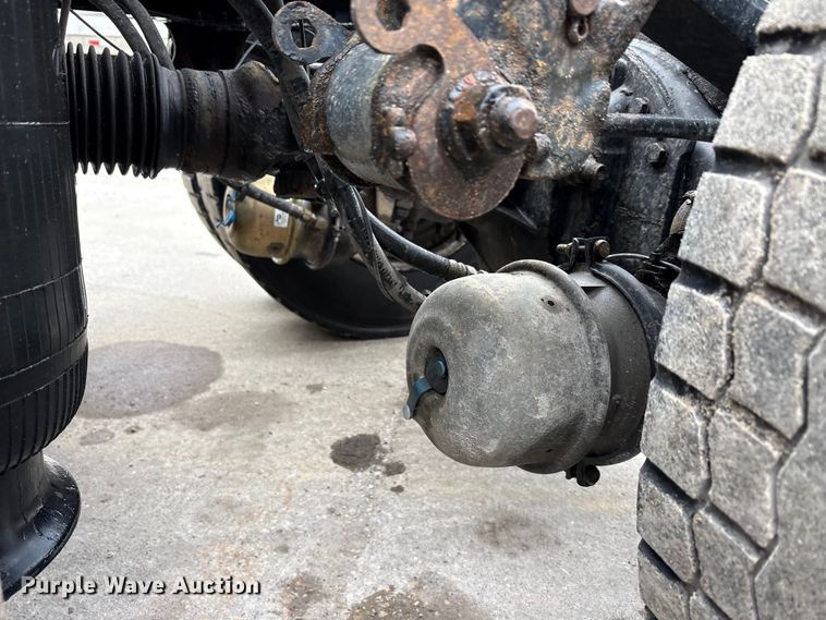 image for item FG1039 2016 Mack CXU613 semi truck